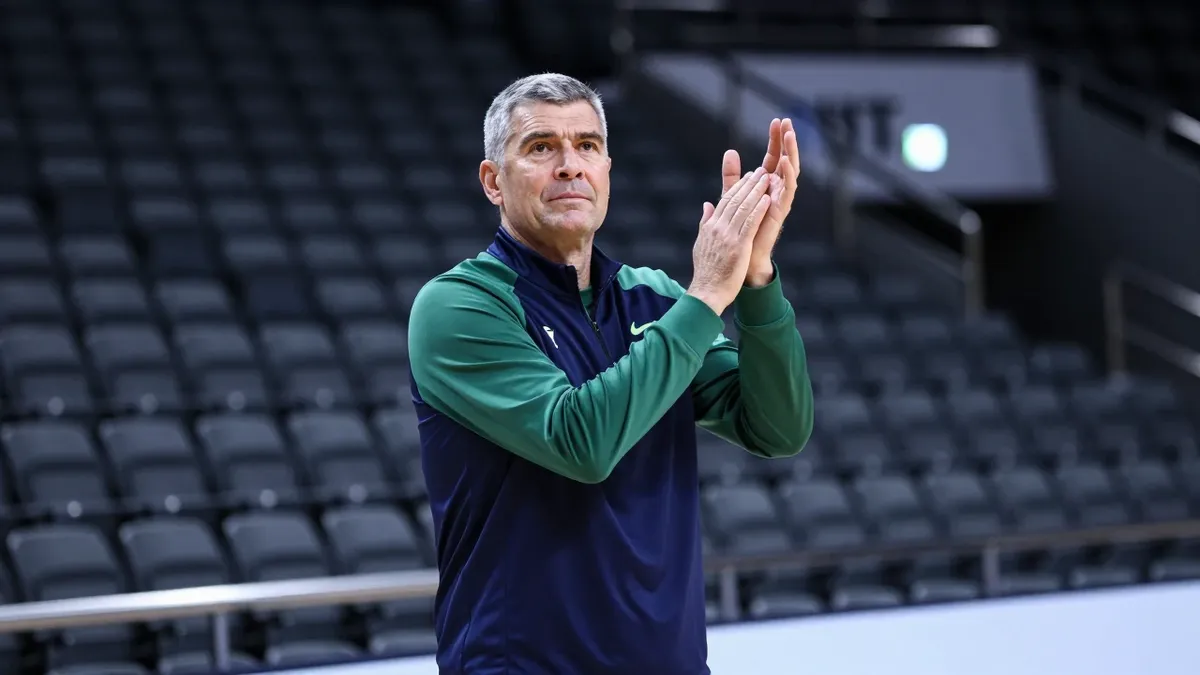 Minnesota Timberwolves Pursue Kevin Love to Mentor Edwards and Ball